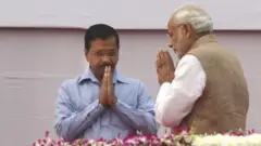 अरविंद केजरीवाल-नरेंद्र मोदी