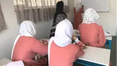 alumnas en una escuela secreta