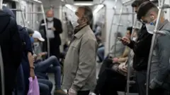 مترو تهران شلوغ و پر ازدحام