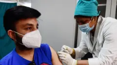 Vaccine side effects : कोरोनाची लस घेण्याचा अनुभव कसा होता? त्या परिणामांचा अर्थ काय?