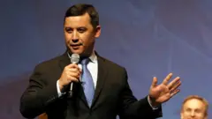 المرشح لقيادة حزب المحافظين مايكا تشونغ يخاطب الجمهور في آخر مناظرة تلفزيونية لحزب المحافظين الكندي في تورونتو بأونتاريو في 26 أبريل/ نيسان
