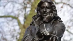 statue