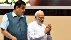 नितिन गडकरी और नरेंद्र मोदी