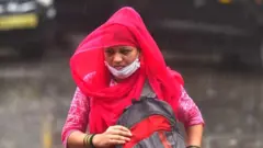 મહિલા