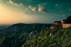 અરવલ્લી ગિરિમાળાનો ઇતિહાસ, હિમાલય કરતાં જૂની, 100 મીટરના પર્વત સુપ્રીમ કોર્ટની વ્યાખ્યા, અરવલ્લી ગ્રીન વૉલ, પર્યાવરણ વિનાશ અને સંરક્ષણ બીબીસી ગુજરાતી વિવાદ,