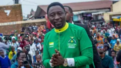 Frank Habineza mu bikorwa byo kwiyamamaza mu Rwanda