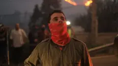 Voluntários na Galícia ajudam na luta contra o fogo.