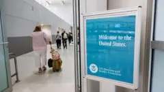 Akọle ibode ilẹ Amẹrika ni papakọ ofurufu