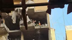 نمایی از ساختمانی که هدف حمله اسرائیل قرار گرفت