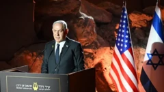 بنیامین نتانیاهو در حال سخنرانی 