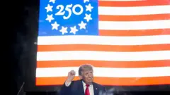 Президент США Дональд Трамп во время церемонии открытия ярмарки Great American State Fair на Национальной аллее в Вашингтоне, округ Колумбия, США, в среду, 24 июня 2026 года