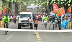 ናሆም ኤርምያስ ብ7 ሰነ 2026 ኣብ ዝተኻየደ ማራቶን ኣስመራ ቀዳማይ ኰይኑ እናኣተወ