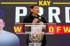 Rodrigo Duterte fala ao microfone