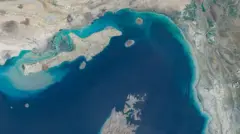 Ормуз кысыгынын спутниктен тартылган сүрөтү, 7-апрель 2026-жыл. 