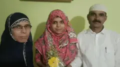 आदिबा यांनी केंद्रीय लोकसेवा आयोगाच्या परीक्षेत 142 वा रँक मिळवला आहे. 