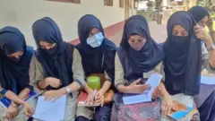 கர்நாடக அரசு விதித்த ஹிஜாப் தடையை எதிர்த்து வழக்கு தொடுத்த உடுப்பியைச் சேர்ந்த ஜூனியர் கல்லூரி மாணவிகள்