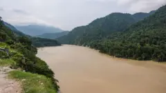 পশ্চিমবঙ্গে সেভকের কাছে তিস্তা নদী
