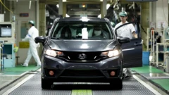Một chiếc ô tô Honda đang trong quá trình sản xuất