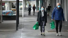 悉尼、達爾文、柏斯和布里斯班等多個澳洲城市先後宣佈封布封城，防止新冠肺炎病毒變種傳播。