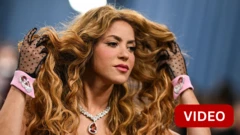 'அனுதினமும் அச்சம்தான்' - அமெரிக்காவின் குடியேறிகள் பிரச்னை பற்றிப் பேசிய பாடகி ஷகிரா