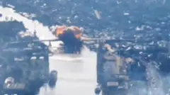 Російські воєнкори поширюють момент прильоту по мосту в Херсоні. На цей раз росіянам вдалося серйозно пошкодити конструкцію