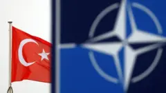 Brüksel'deki NATO karargahında dalgalanan Türk bayrağı
