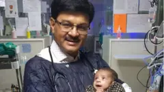Dr Khaaanaa hospitaalaa keessatti dhalattuu waliin