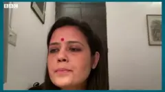 महुआ मोइत्रा