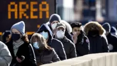 Queue for vaccination in New York