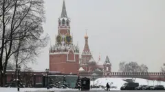 Заснеженный Кремль.