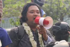 ကိုဝေမိုးနိုင်ဟာ အာဏာသိမ်းအစောပိုင်းကာလတွေမှာ မုံရွာလူထုသပိတ်ကို ဦးဆောင်ခဲ့သူဖြစ်ပါတယ်။ 