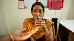 औषधं थंड पाण्याबरोबर घ्याव्यीत की गरम पाण्याबरोबर