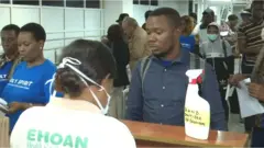 Ayẹwo ni papakọ ofurufu