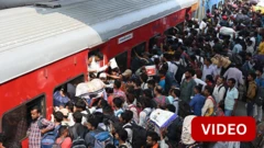 ரயிலுக்காக பல மணி நேரமாக நீண்ட வரிசையில் காத்திருந்த மக்கள் என்ன சொல்கிறார்கள்?