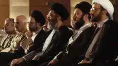 حکیم و خامنه‌ای