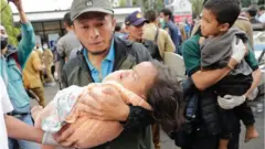 د اندونیزیا جاوا ټاپو سیانجور ښار کې ۵٫۶ درجې زلزلې لږ تر لږه ۱۶۰ کسان وژلي او سلګونه نور یې ټپیان کړي دي.