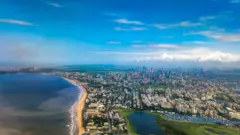 నీలి రంగు ఆకాశం