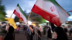 د حکومت‌پلوه لاریونکو انځور چې د ایران بیرغونه ورسره دي. 