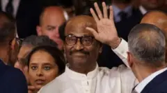 நடிகர் ரஜினிகாந்துடன் ஆடிட்டர் குருமூர்த்தி சந்திப்பு - அரசியல் நிலைபாட்டில் மாற்றமா?