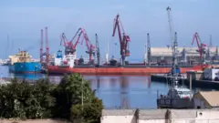 ميناء الدار البيضاء في المغرب المطل على المحيط الأطلسي