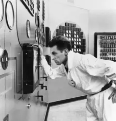 Um trabalhador na usina de Windscale