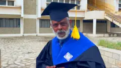 መምህር ታደሰ ቢተውልኝ፡ ኣብዚ ዓመት ካብ ዩኒቨርሲቲ መቐለ ብሶስዮሎጂ ኣብ 70 ዓመቱ ብኻልኣይ ዲግሪ ተመሪቑ