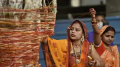 చెట్లకు మొక్కులు మొక్కుతారు