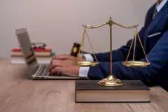 Юстиция министрлиги 976 адвокаттын лицензиясын токтотуу алдында турат.