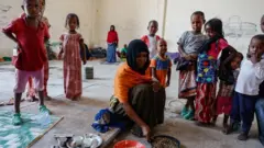 አፋር ምግብ የምታበሰል ሴት