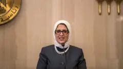 تُثار في مصر مخاوف كبيرة من تفشي الوباء بسبب الكثافة السكانية العالية