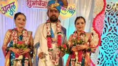 जुळ्या बहिणी