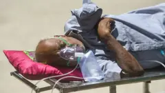 کمبود اکسیژن و تخت بیمارستانی؛ بحران کرونا در هند وخیم‌تر می‌شود