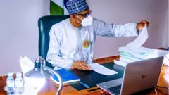 buhari da facemask