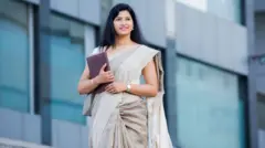 රාජ්‍ය ආයතනයක සම්මුඛ සාකච්ඡාවකට ගිය කාන්තාව